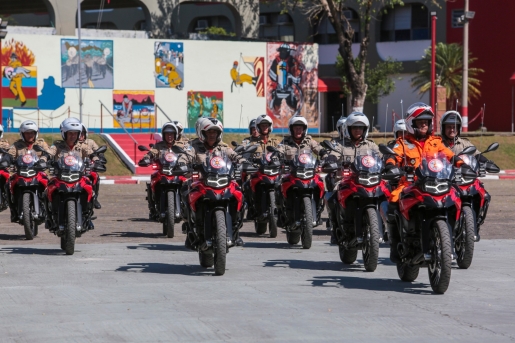 Corpo de Bombeiros do Rio forma turma de militares motociclistas